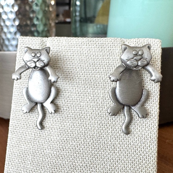 Artisan Jewelry - Silver Pewter Cat Earrings